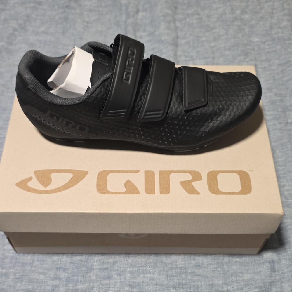 Giro Privateer Mountain Cycling Shoes Black EU 42 AU 8 Hook & Loop 2 Bolt